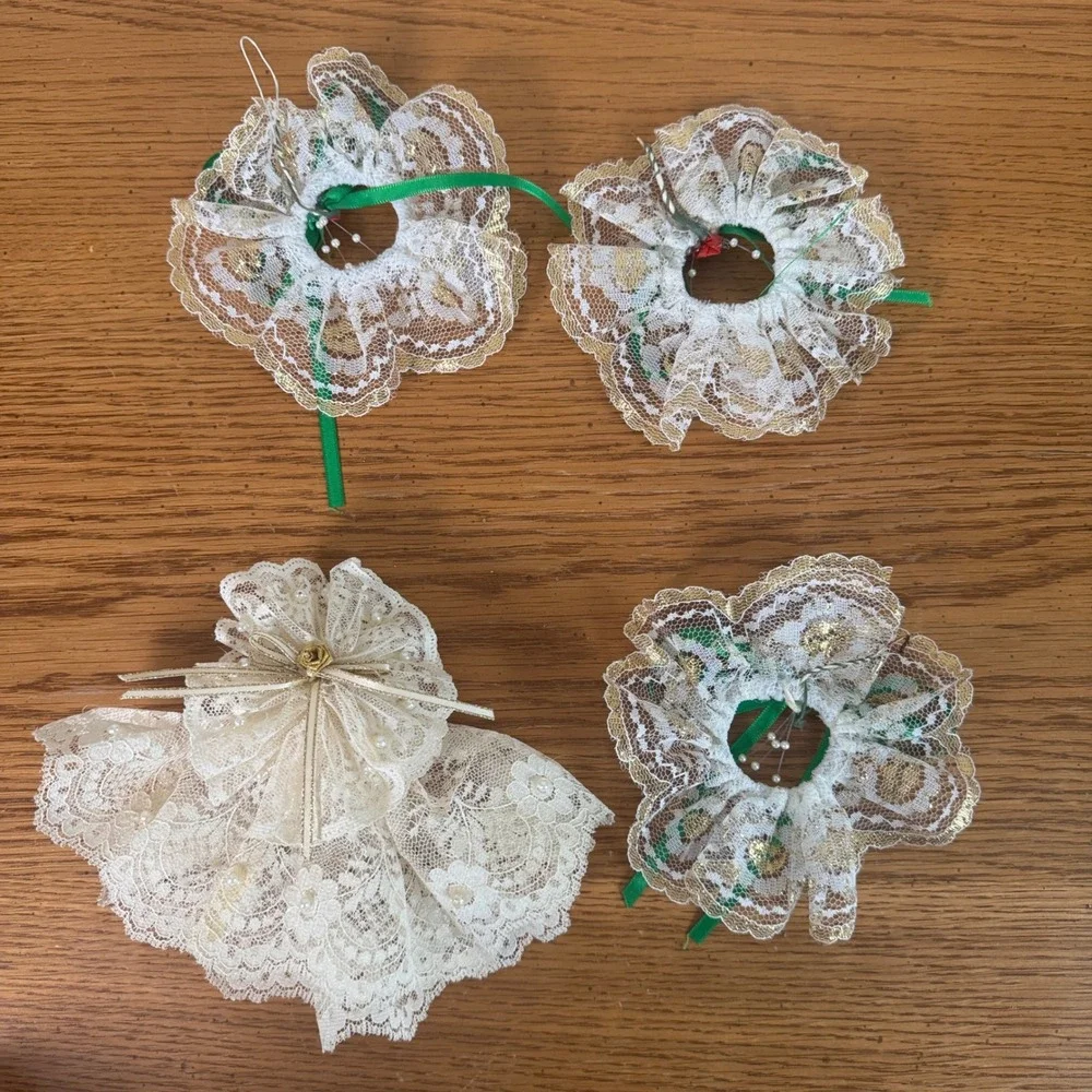Vintage Style Lace Angel and Wreath Christmas Ornaments‎ Set of 4 Gold Green Red